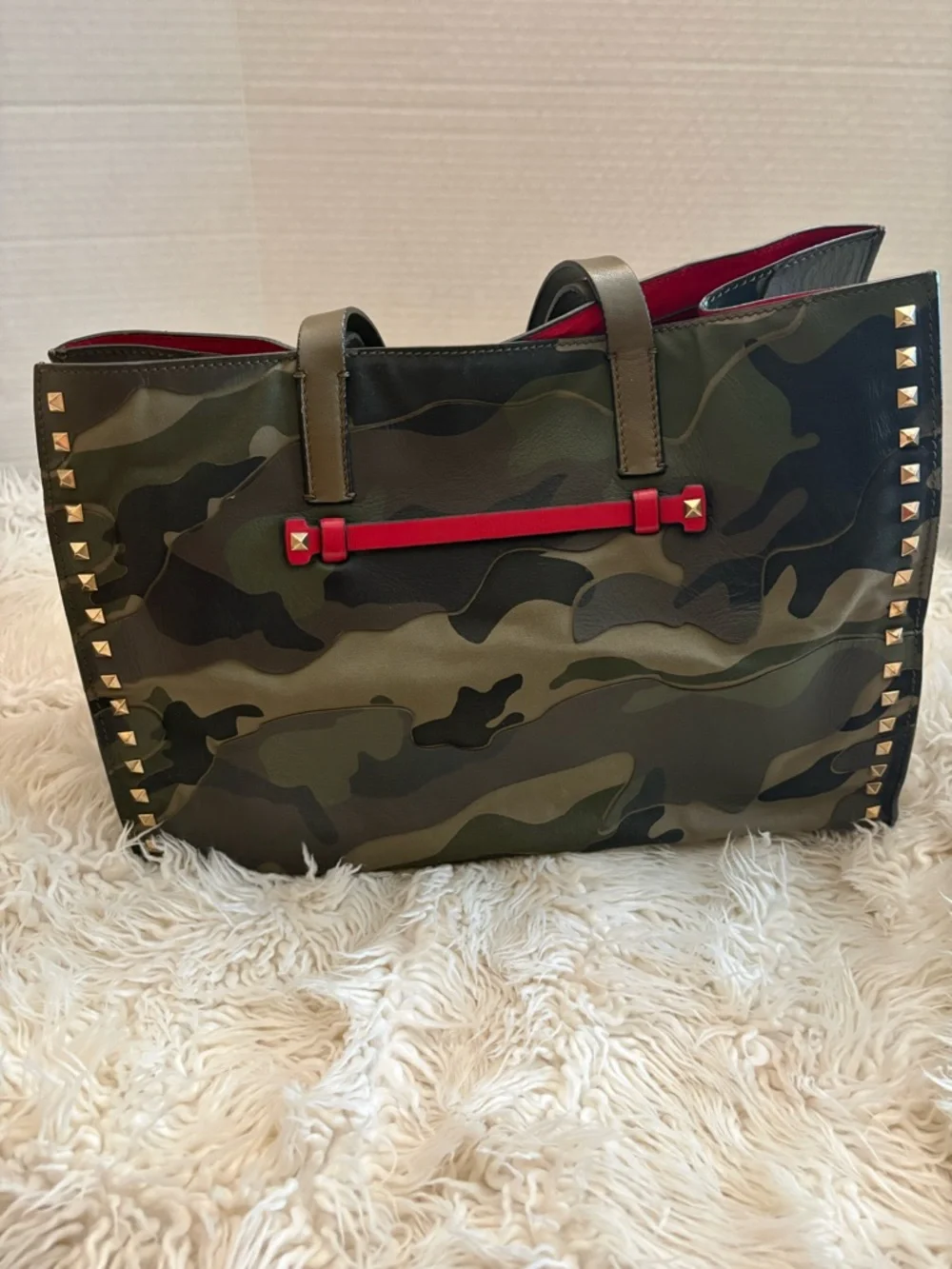 Authentic Valentino Rockstud Reversible
Camouflage Camo Tote - Picture 4 of 15